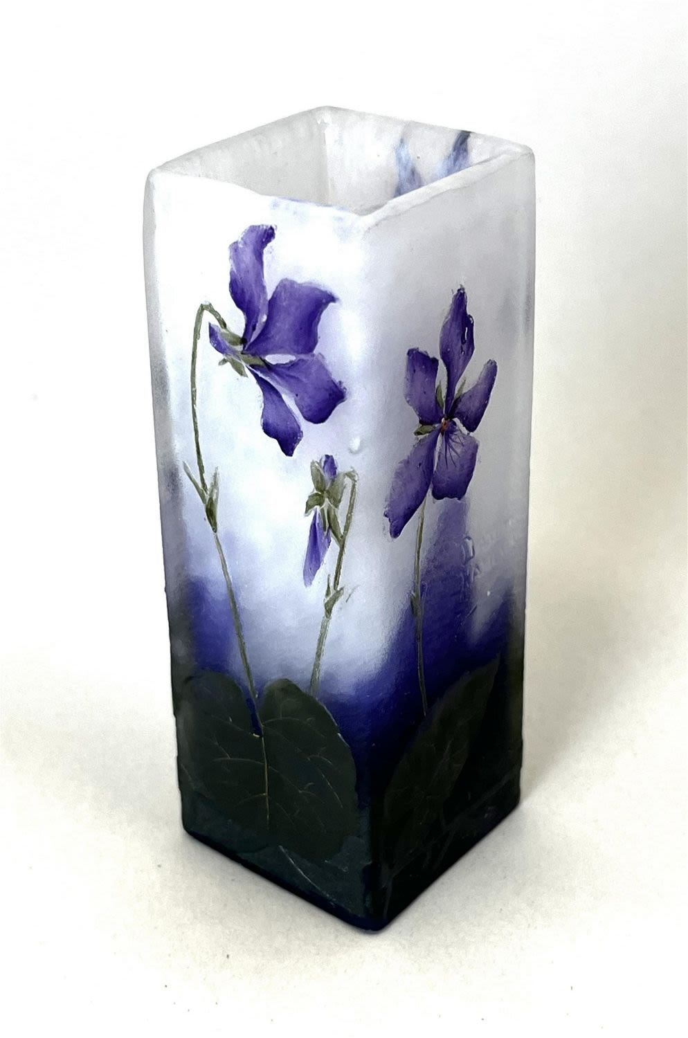 Lot 394: Daum Nancy French cameo violet