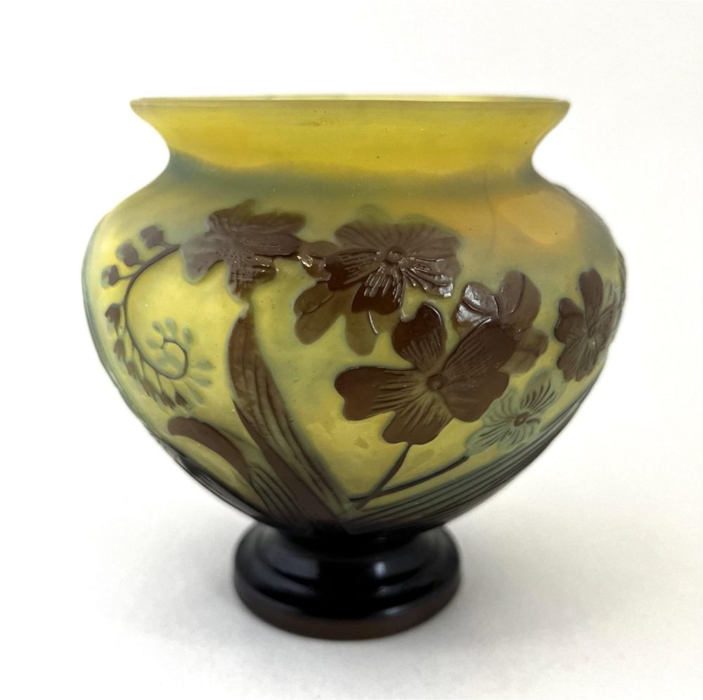 Lot 396: Galle French cameo glass vase