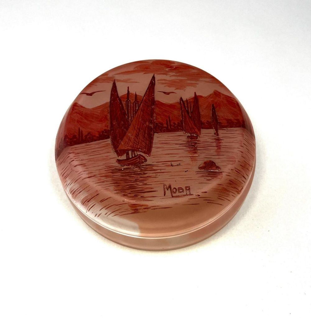 Lot 356: Moda French cameo glass dresser box