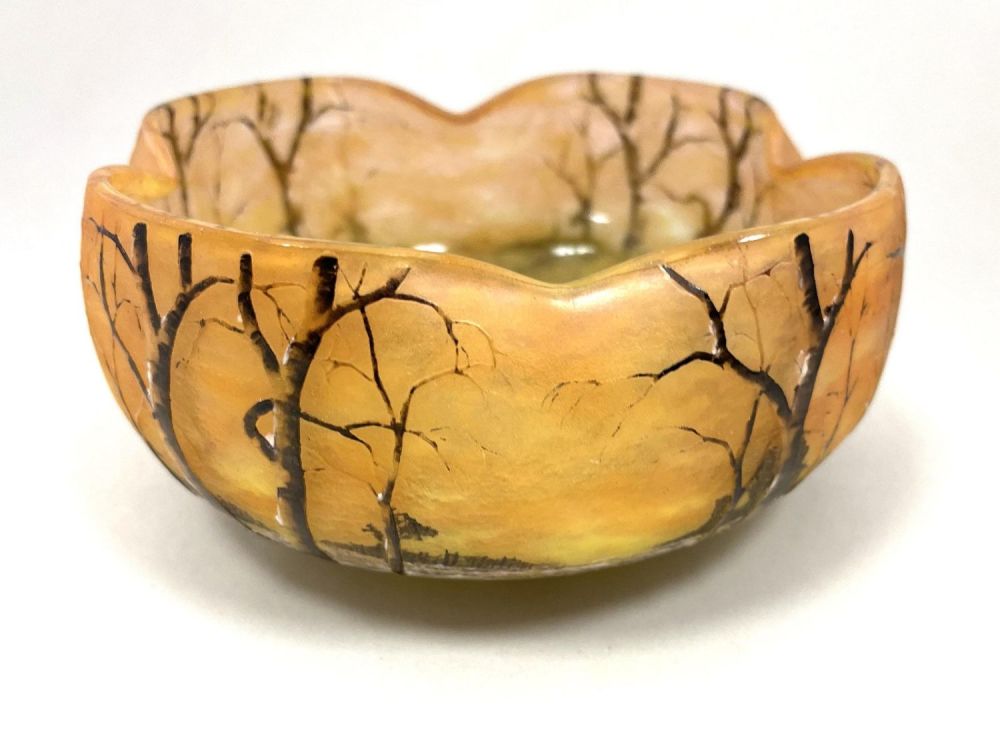 Lot 358: Daum Nancy French cameo bowl