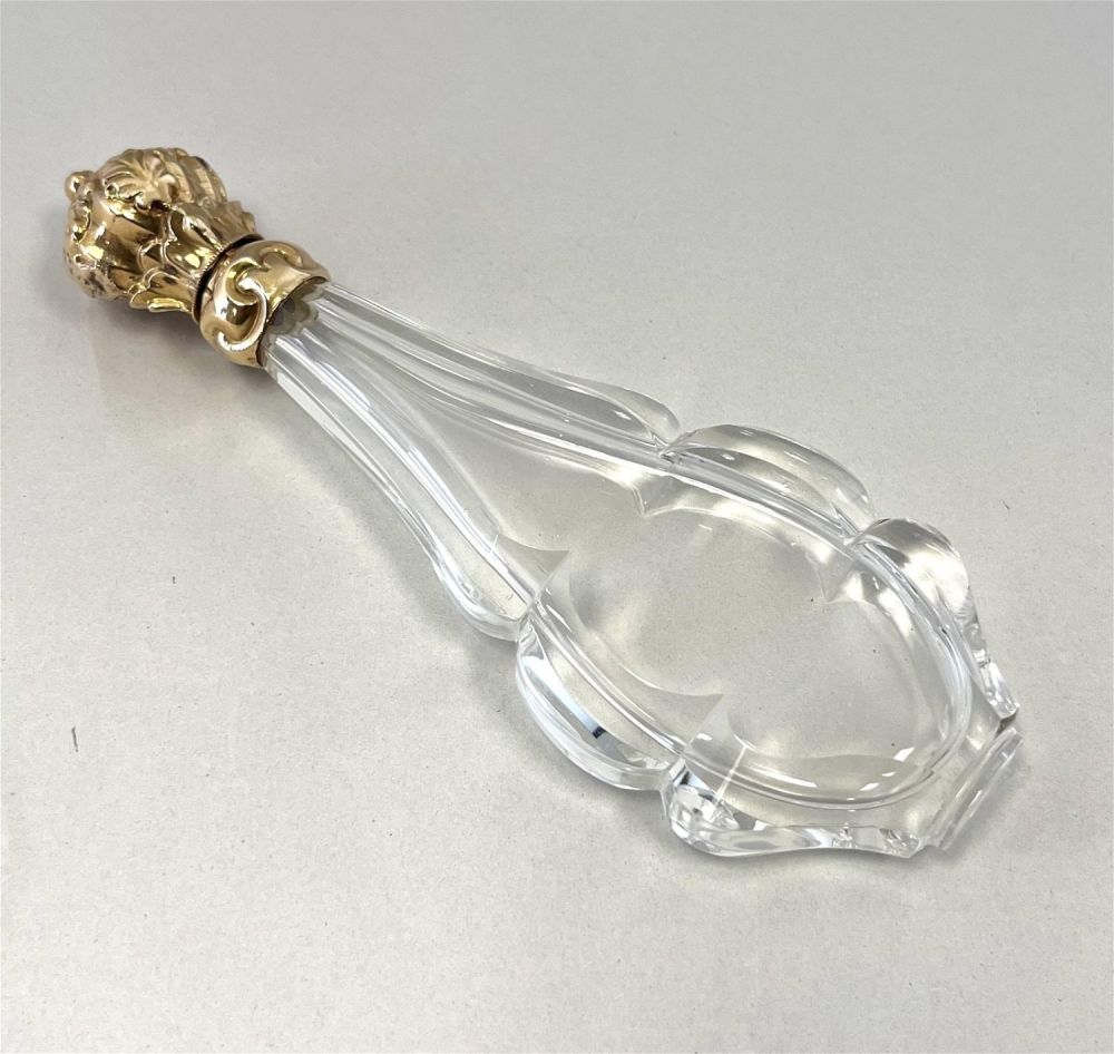 Lot 194: French 18K gold top perfume