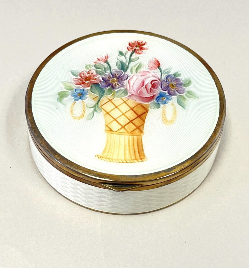 Lot 197: French enamel on copper compact