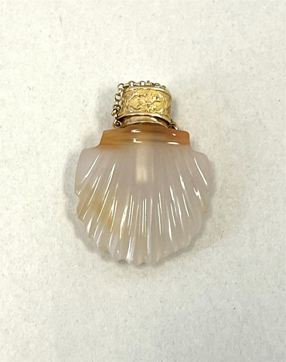 Lot 212: English shell and 18K gold perfume