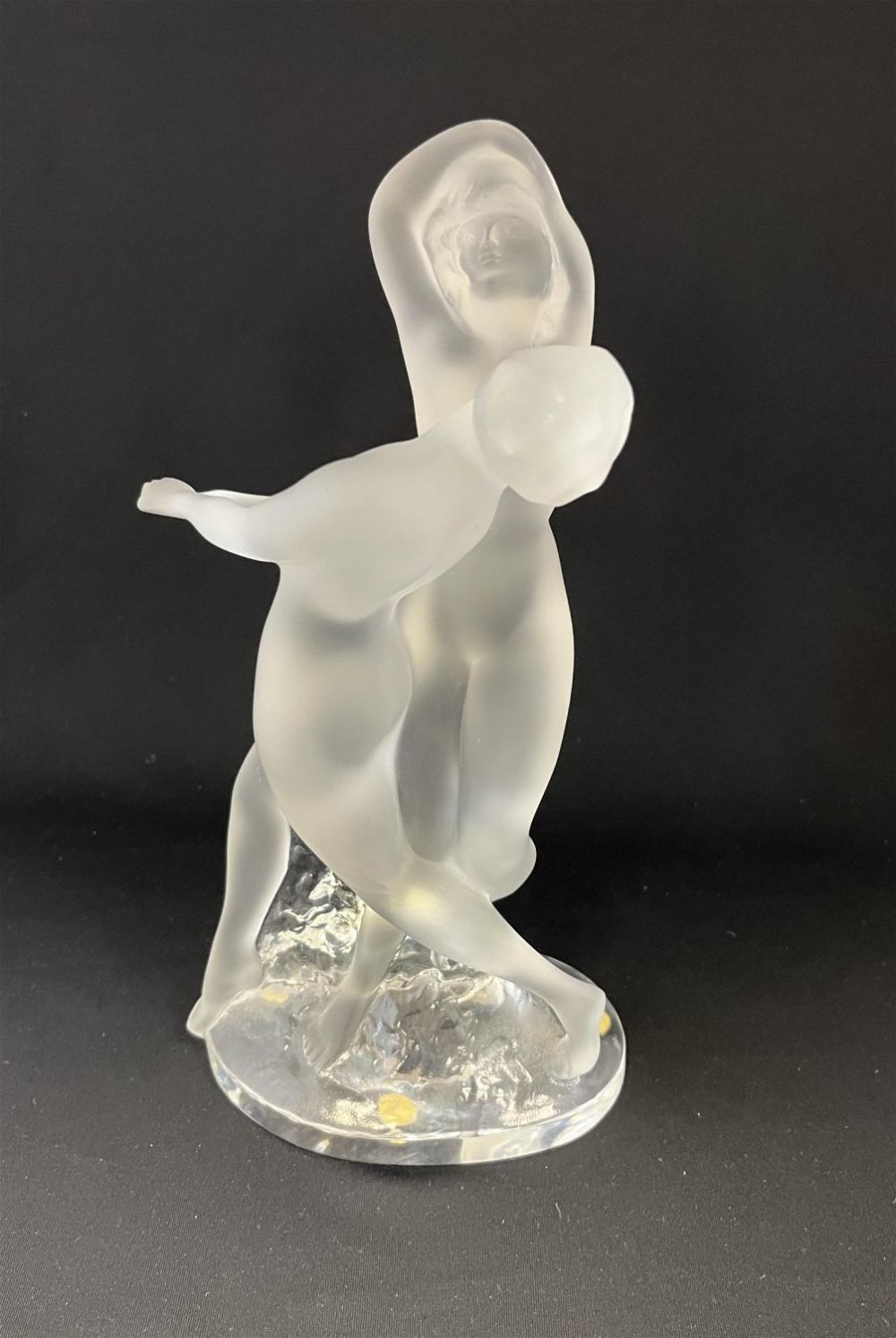 Lot 220: Lalique "Deux Danseuses" figurine