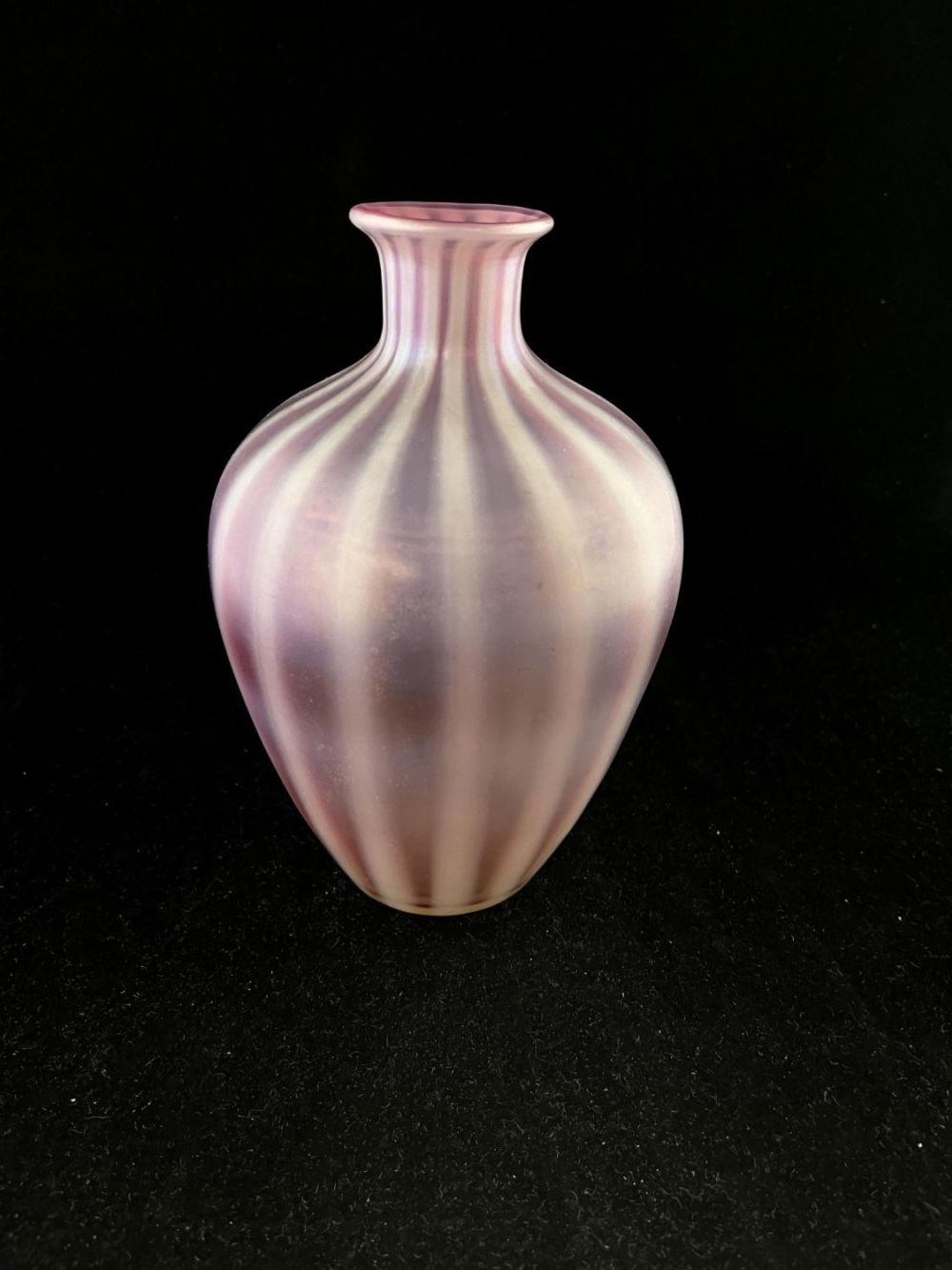 Lot 228: Stueben Oriental Poppy glass vase