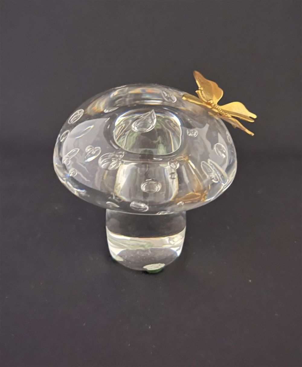 Lot 246: Steuben crystal mushroom sculpture