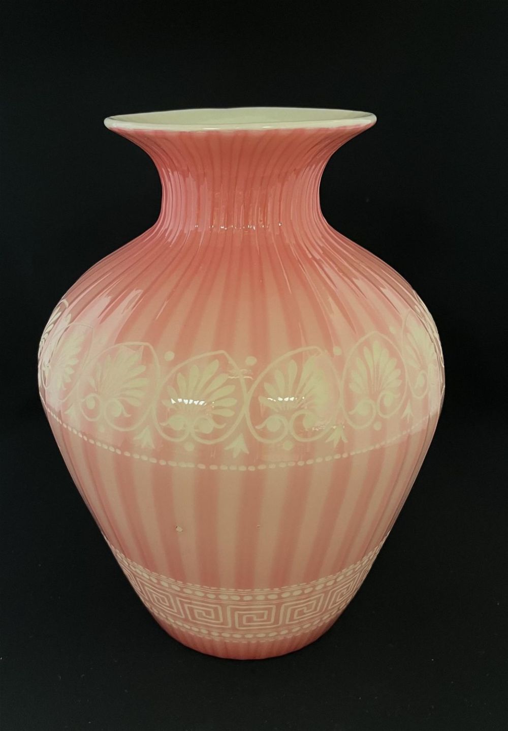Lot 168: Stevens and Williams intaglio vase