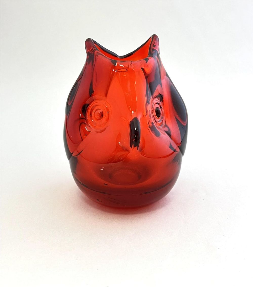 Lot 364: Dominick Labino glass owl