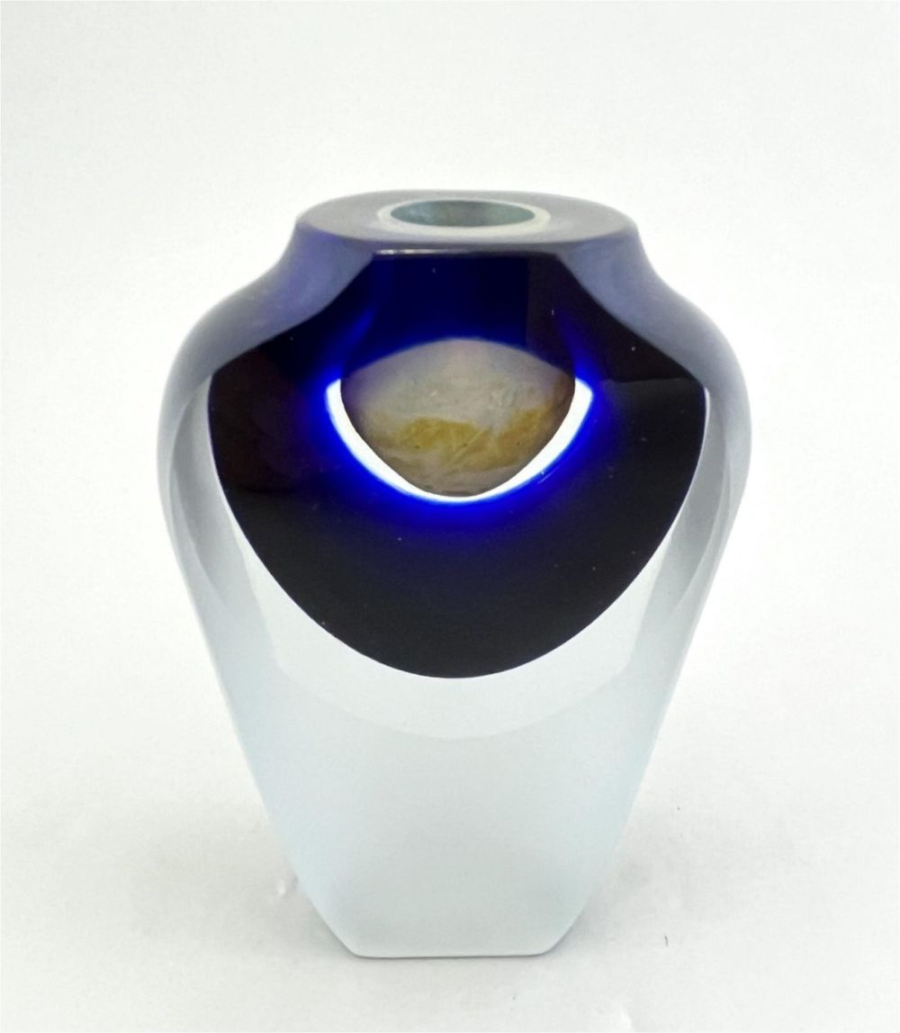 Lot 385: Jon Kuhn art glass sculpture