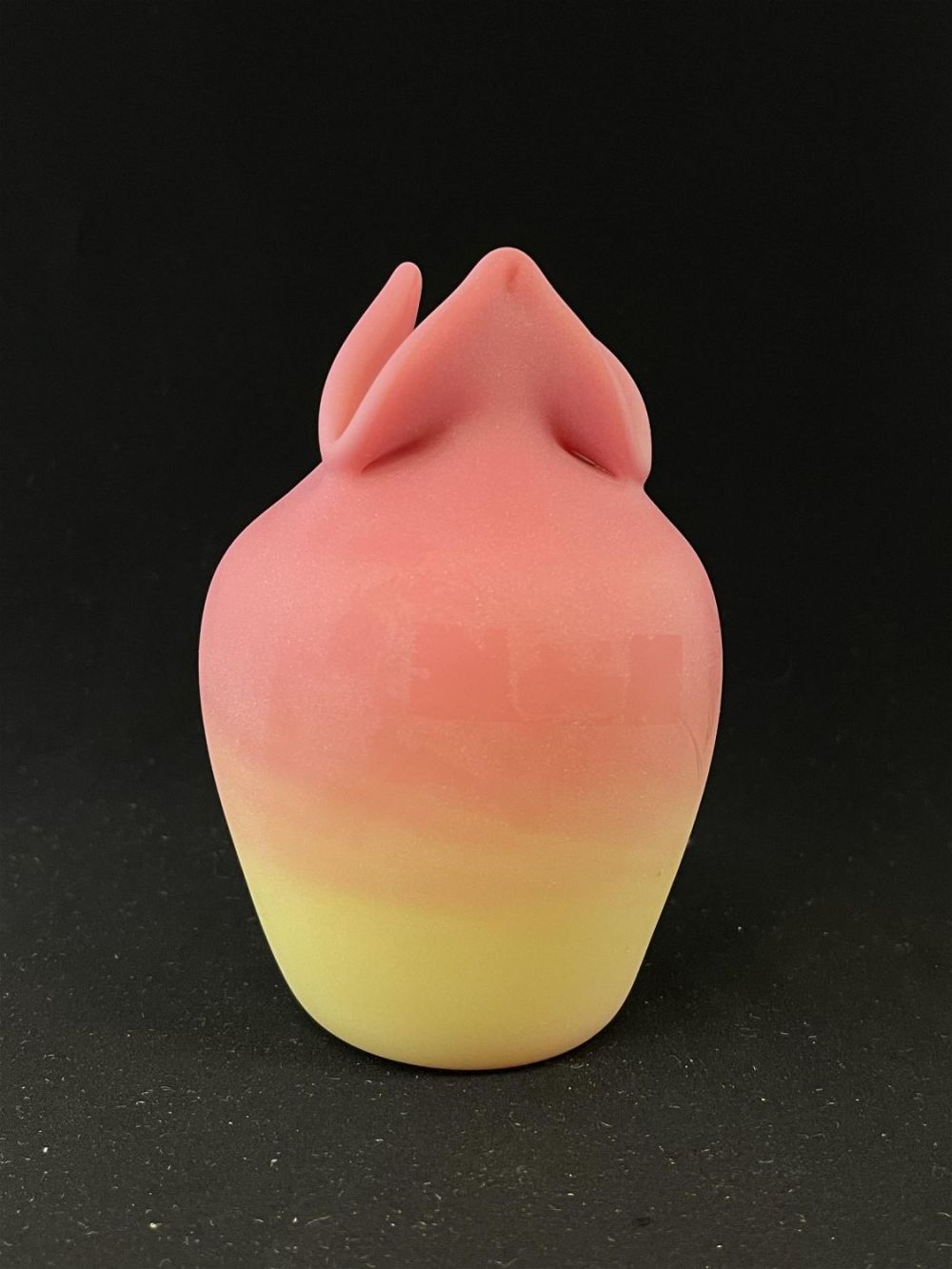 Lot 189: Burmese glass vase