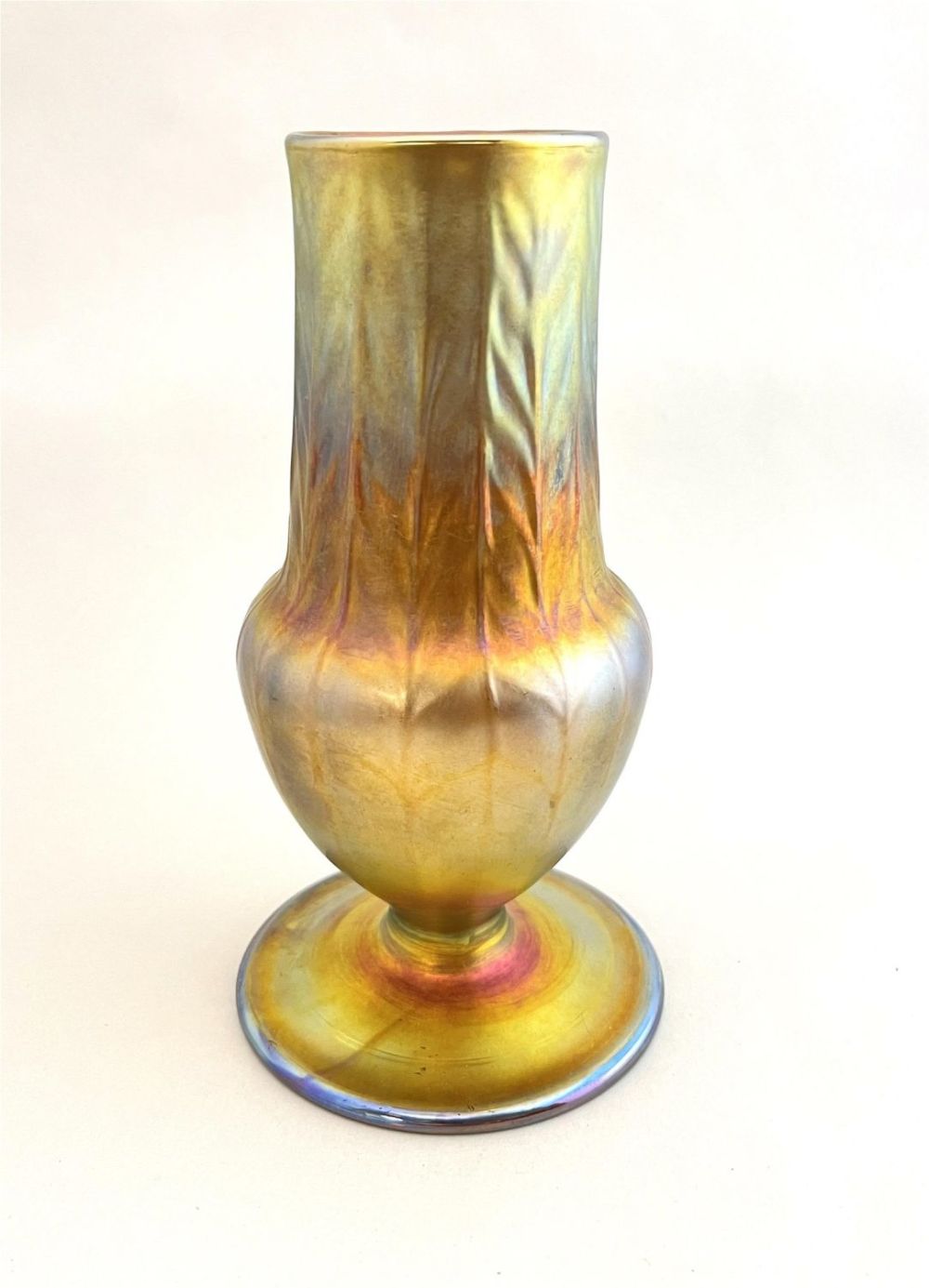 Lot 233: Tiffany gold Favrile glass vase