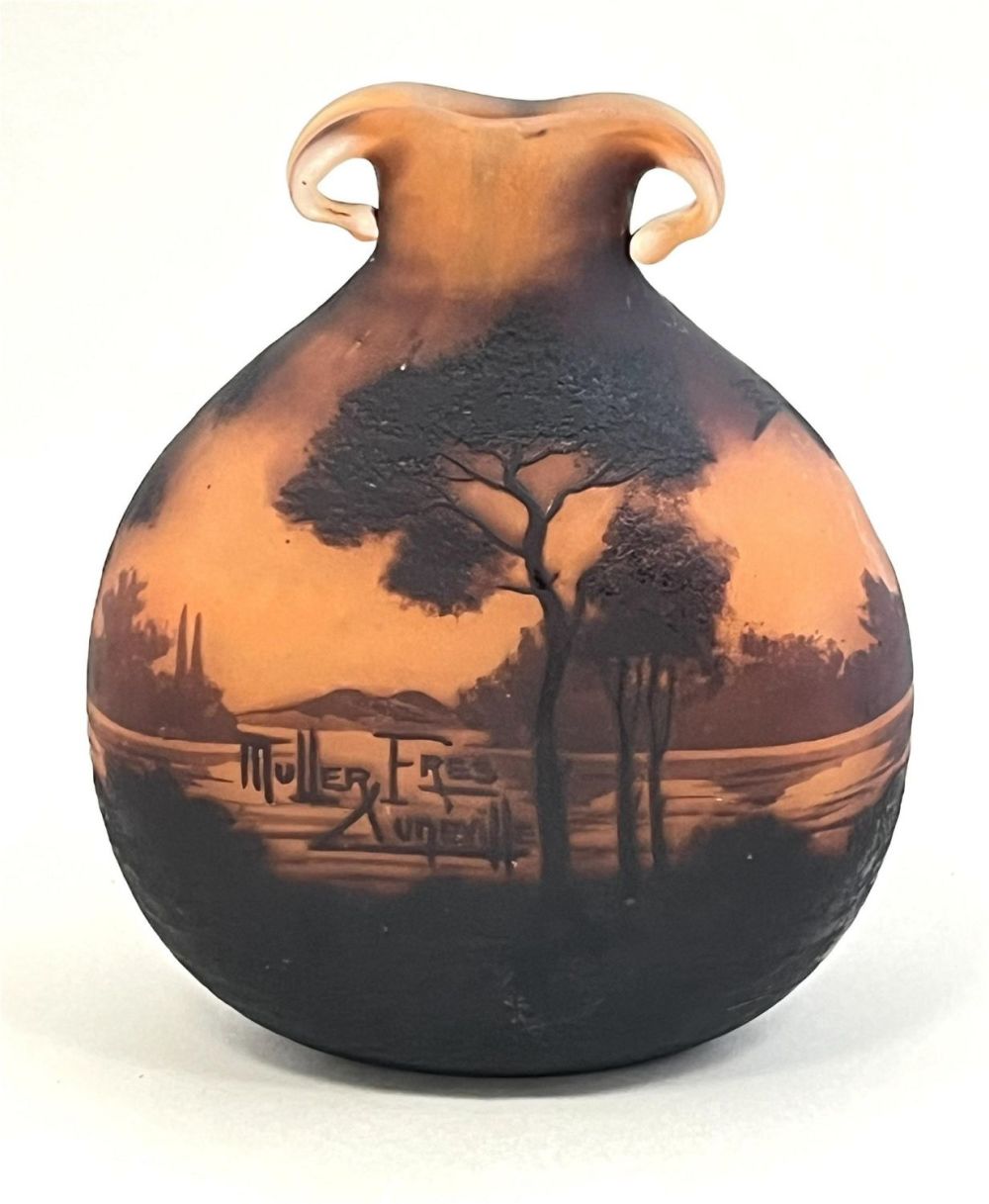 Lot 324: Muller Fres French cameo glass vase