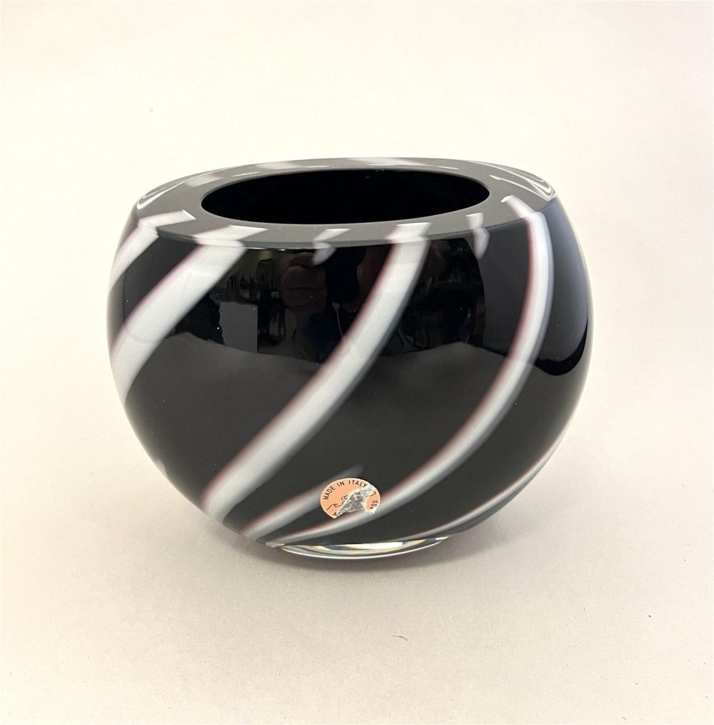 Lot 367: Murano pillow shape vase