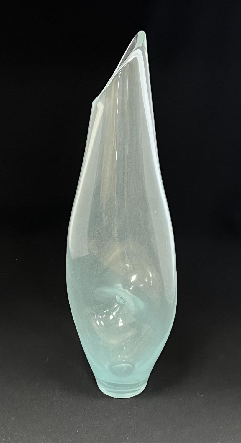 Lot 369: Jacqueline Terpins art glass vase
