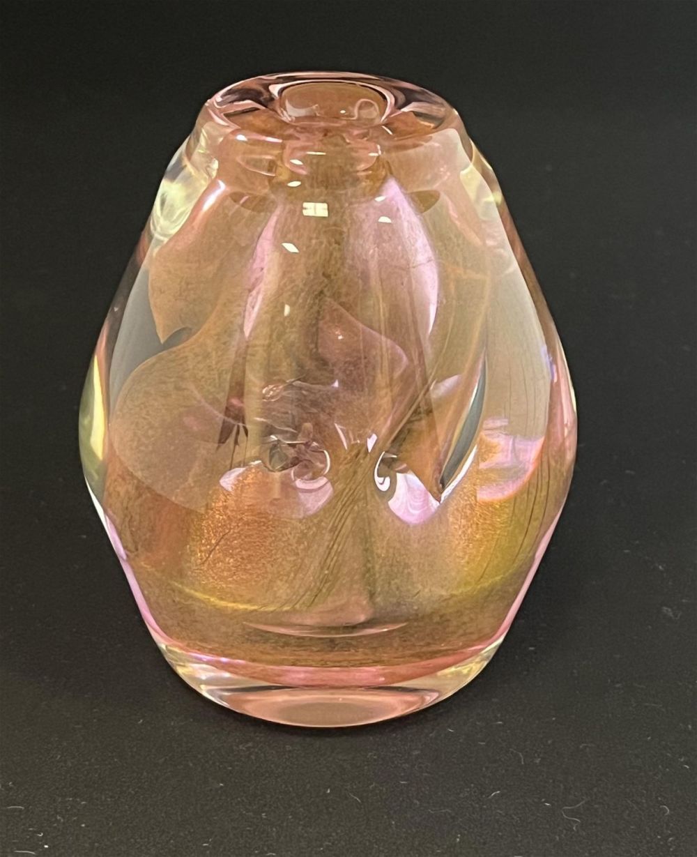 Lot 370: Dominick Labino art glass vase