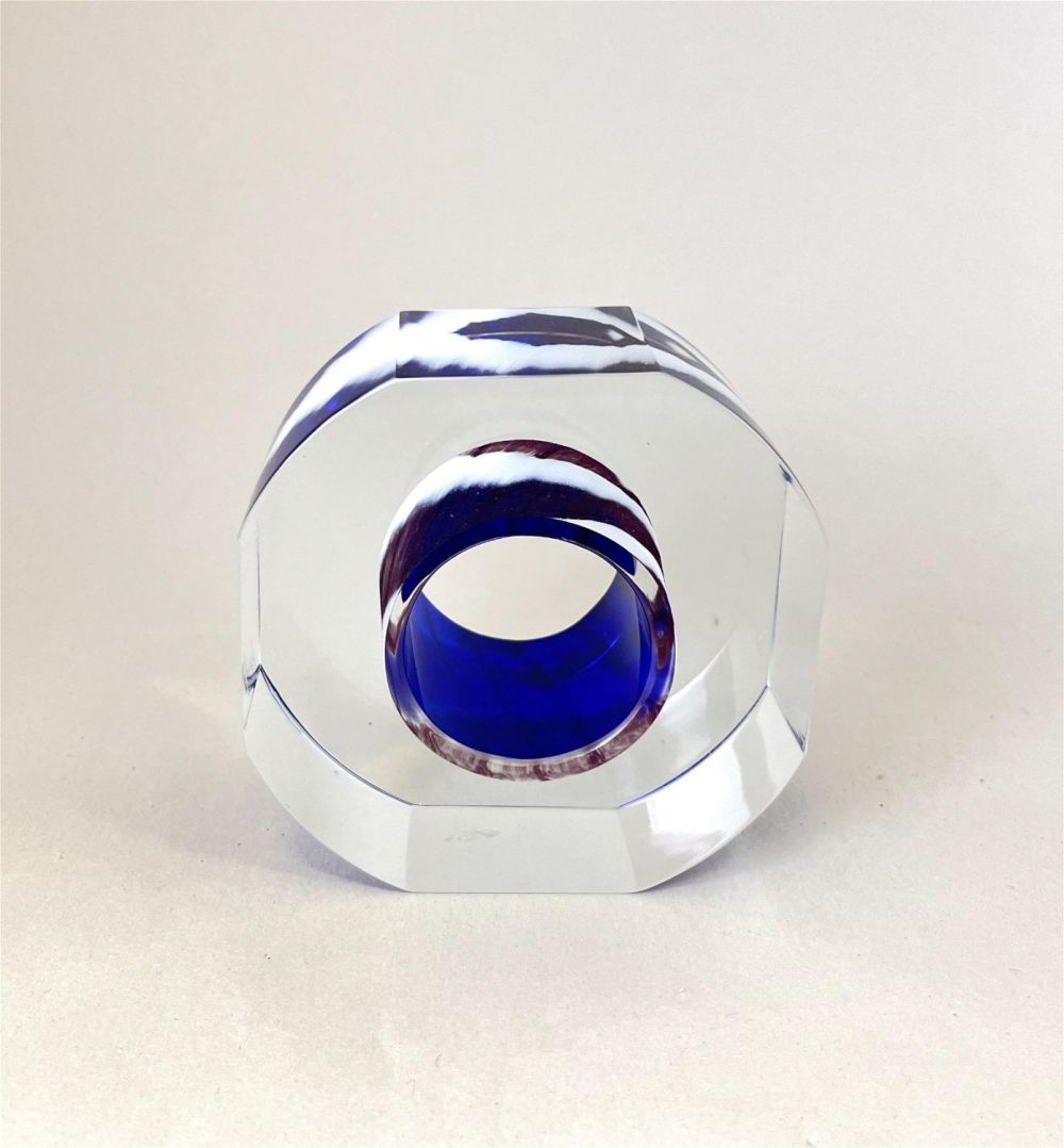 Lot 372: Pavel Halvelka art glass sculpture
