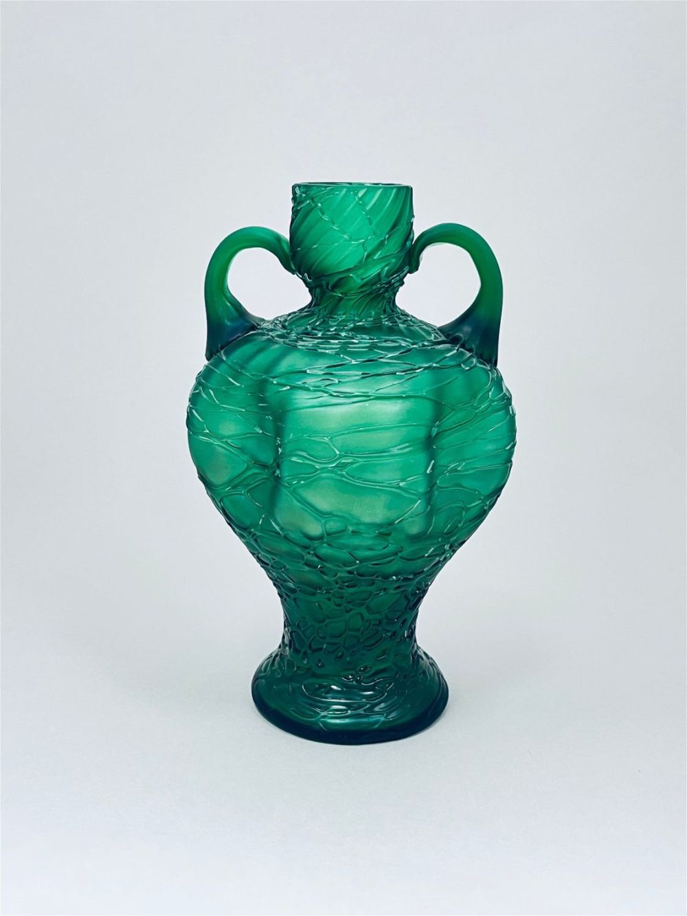 Lot 359: Loetz Crete Chine glass vase