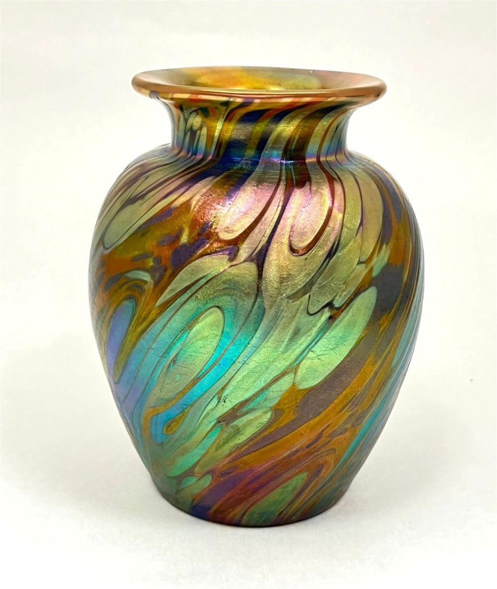 Lot 364: Loetz Phanomen Genres glass vase