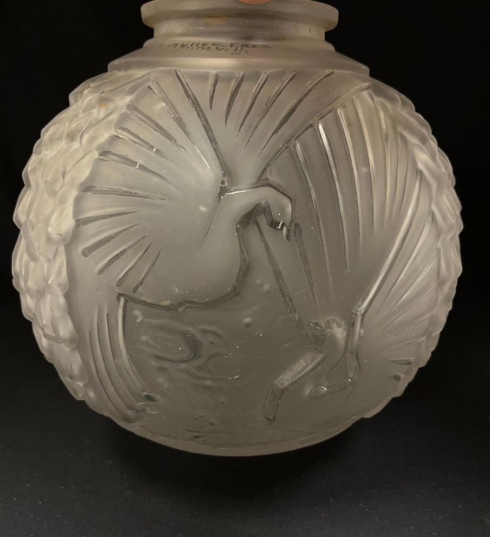 Lot 380: Muller French cameo globe