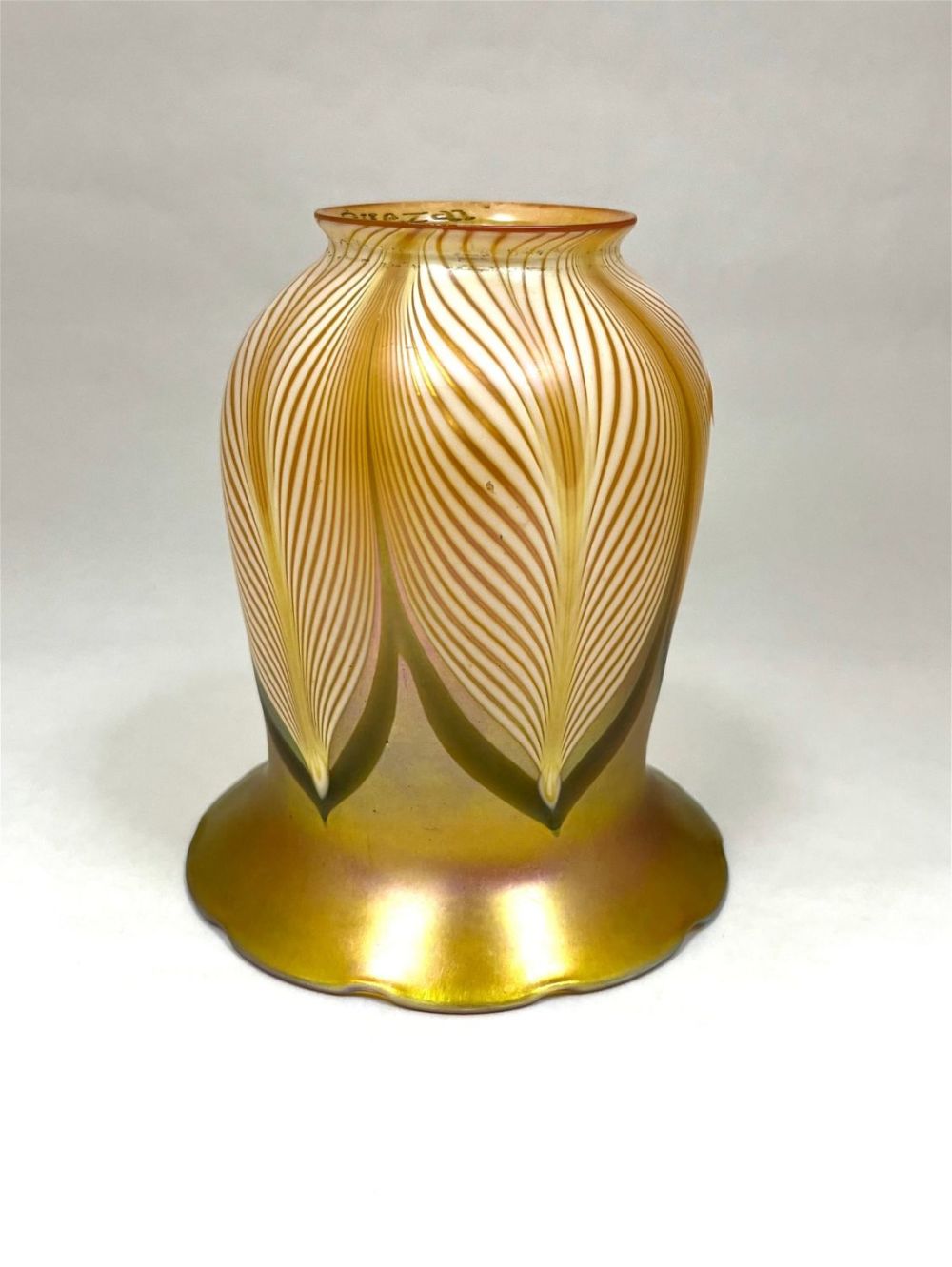 Lot 400: Quezal Irridicent gold shade