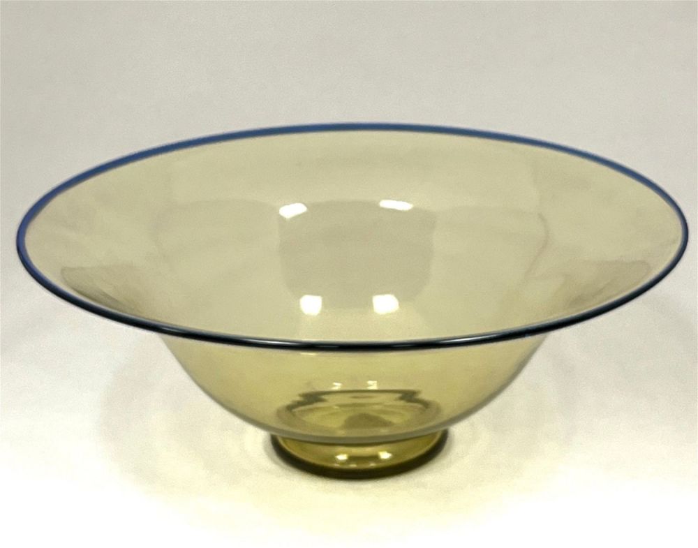 Lot 422: Steuben amber glass bowl