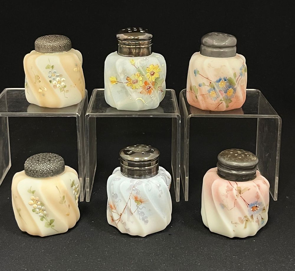 Lot 173: 3 pair of Wavecrest shakers