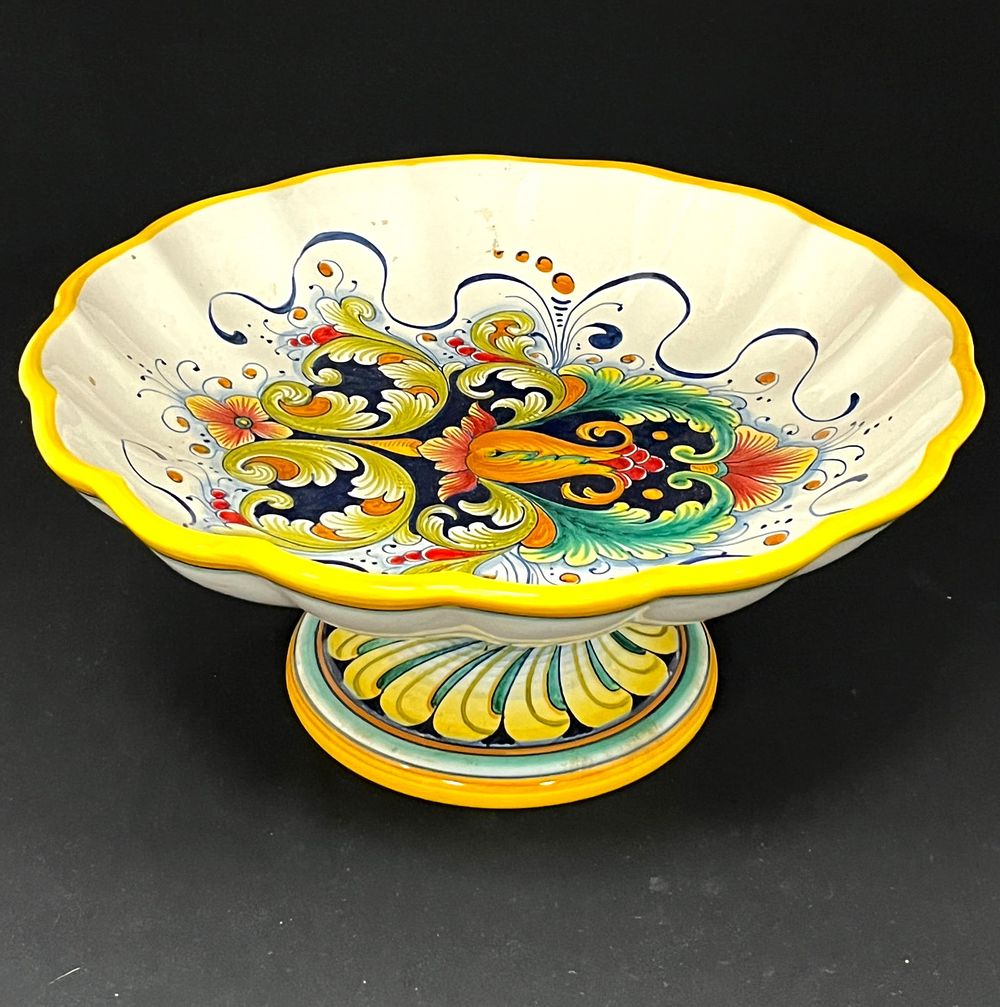 Lot 206: Handpainted Italian Deruta bowl