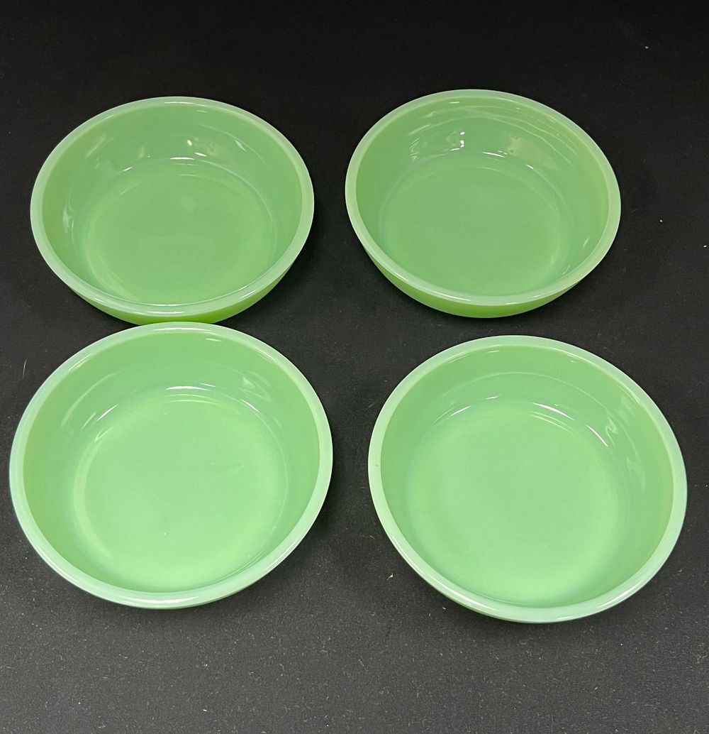 Lot 212: 4 Jadite Berry Bowls