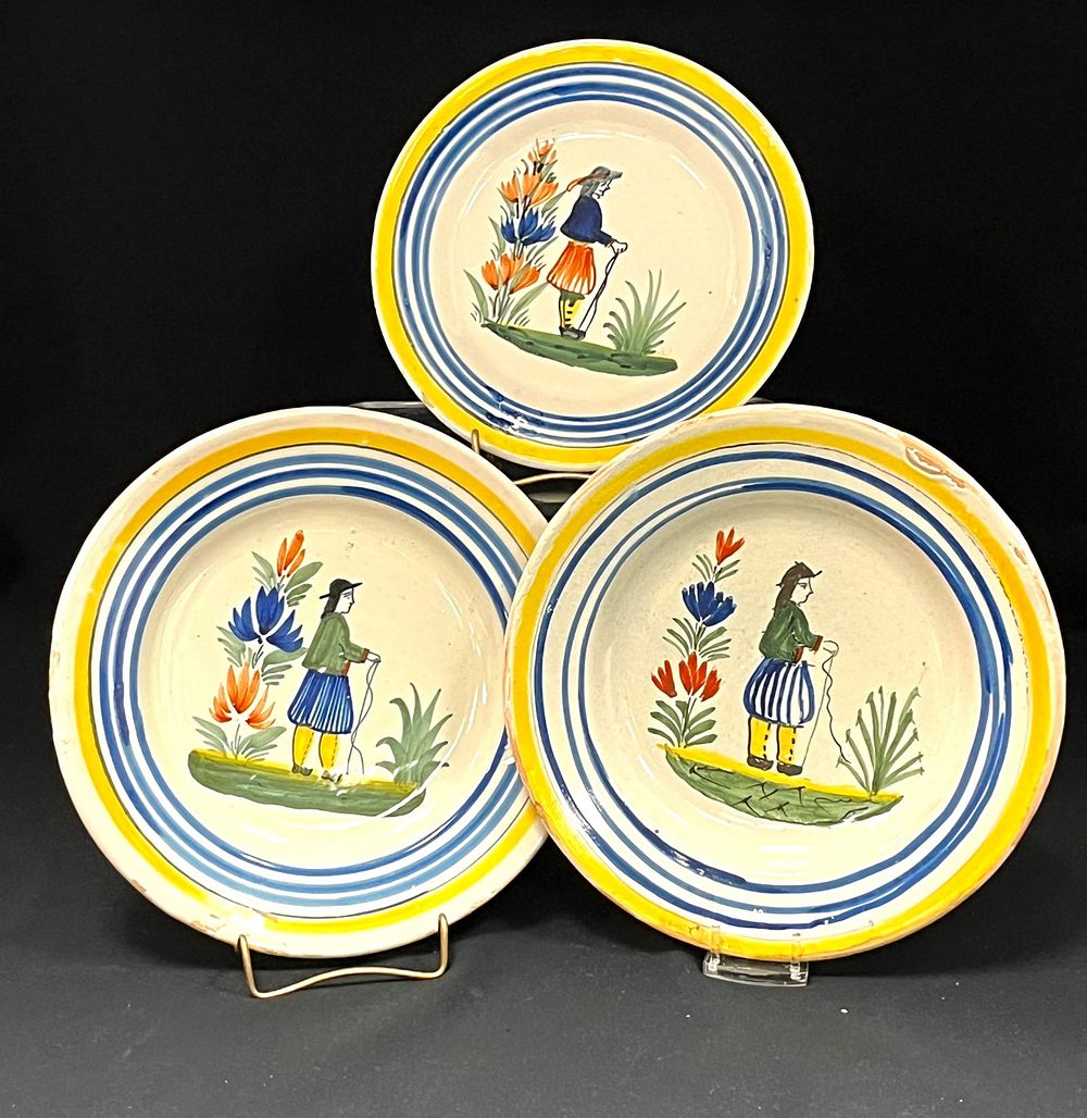 Lot 230: 3 Henriot plates