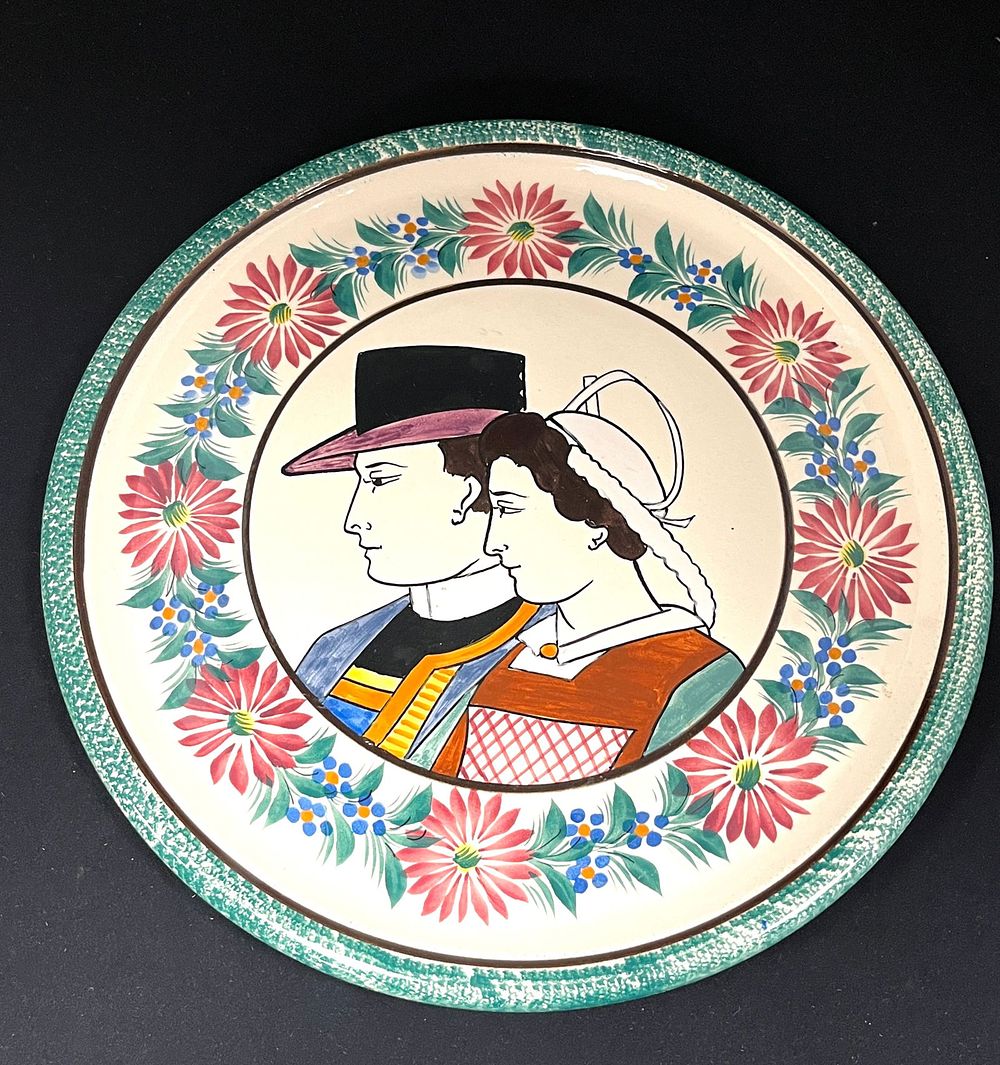 Lot 232: HB Quimper Modern Movement Charger