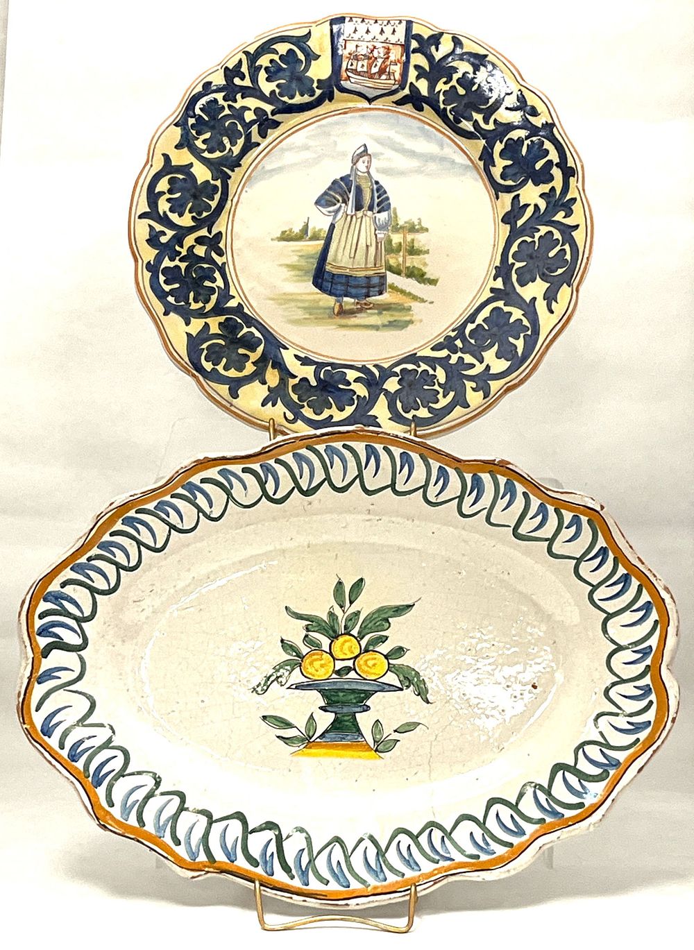 Lot 237: 2 Desvres items