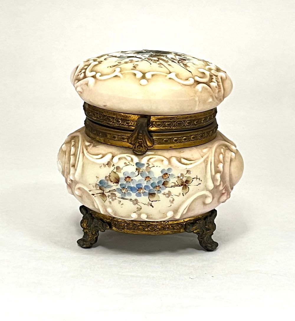 Lot 248: C F Monroe Wave Crest dresser box