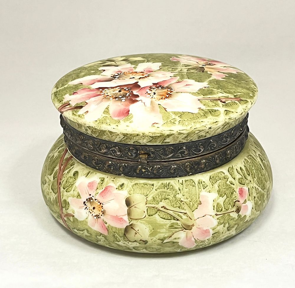 Lot 250: C F Monroe Kelva dresser box