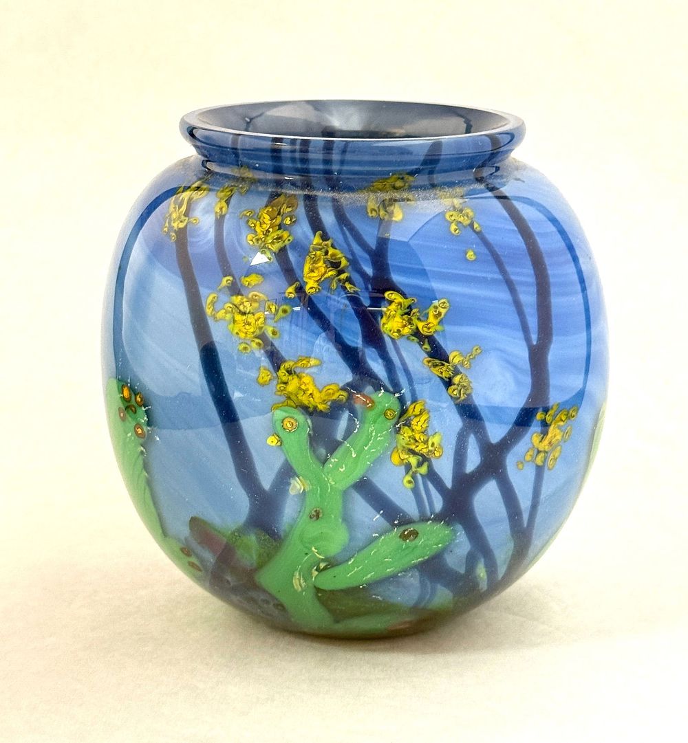 Lot 186: Karl Schantz Paperweight Vase