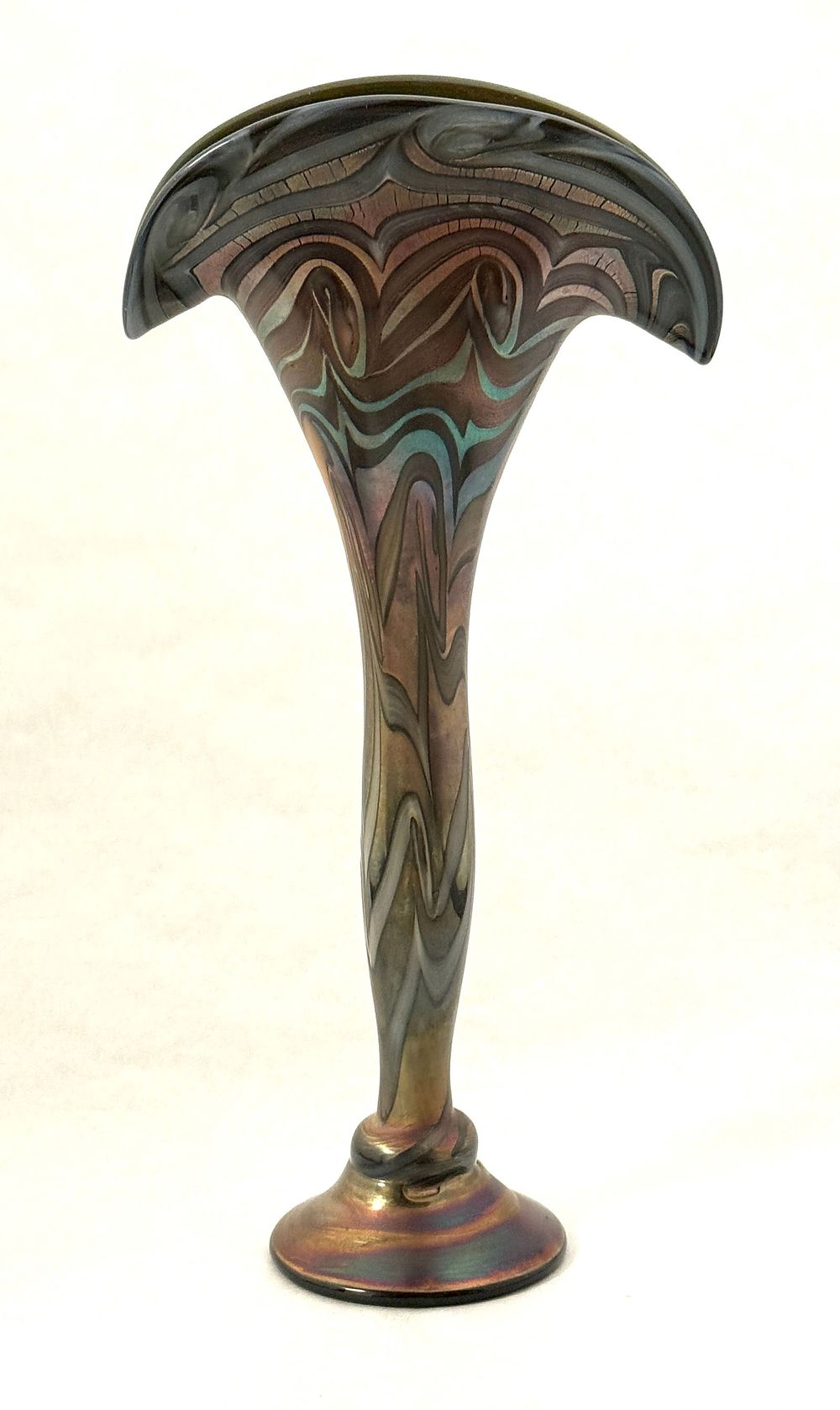 Lot 259: Iridescent Footed Fan Vase