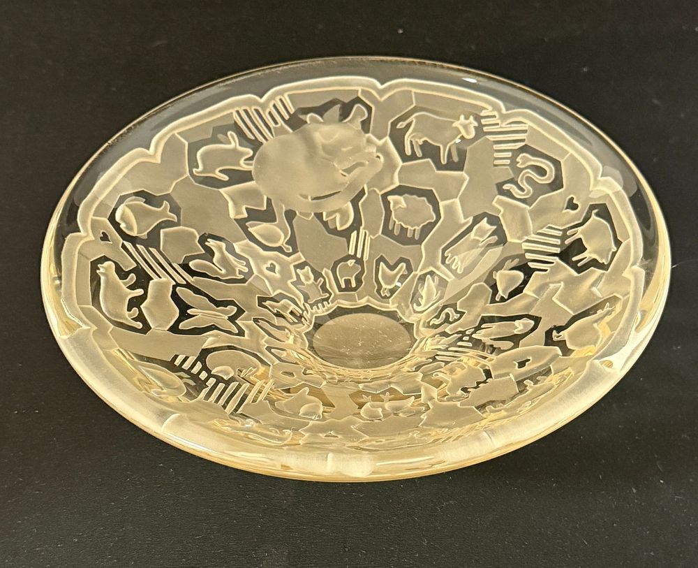 Lot 505: Jan Williams Cameo Bowl