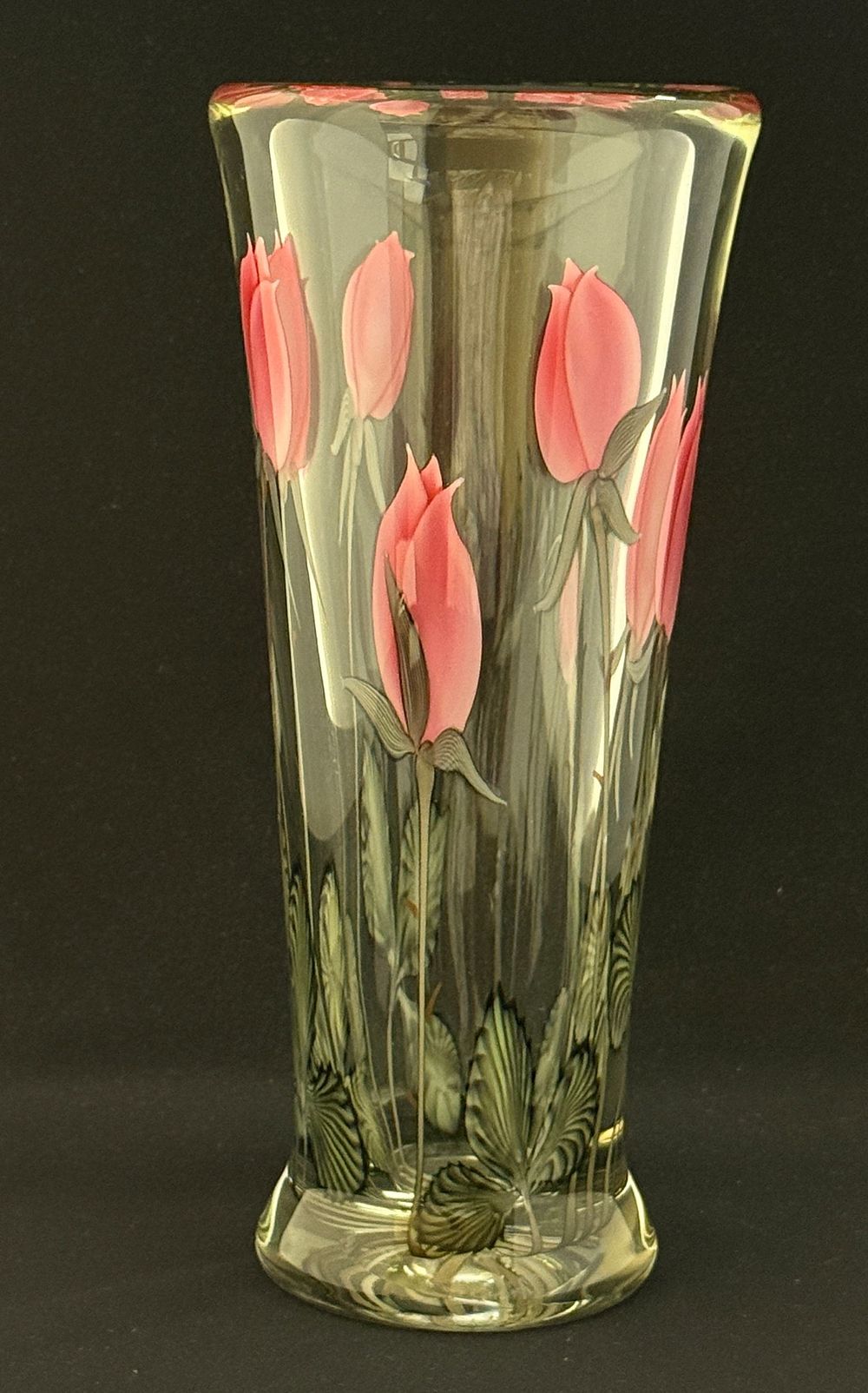 Lot 527: Orient & Flume Paperweight Vase