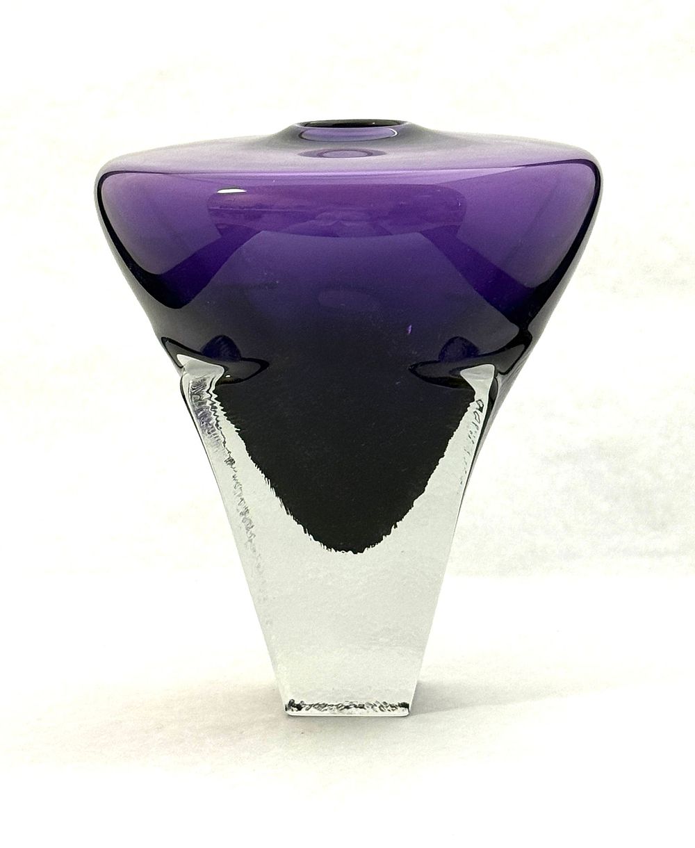 Lot 534: Jonathon Winfiskey purple vase
