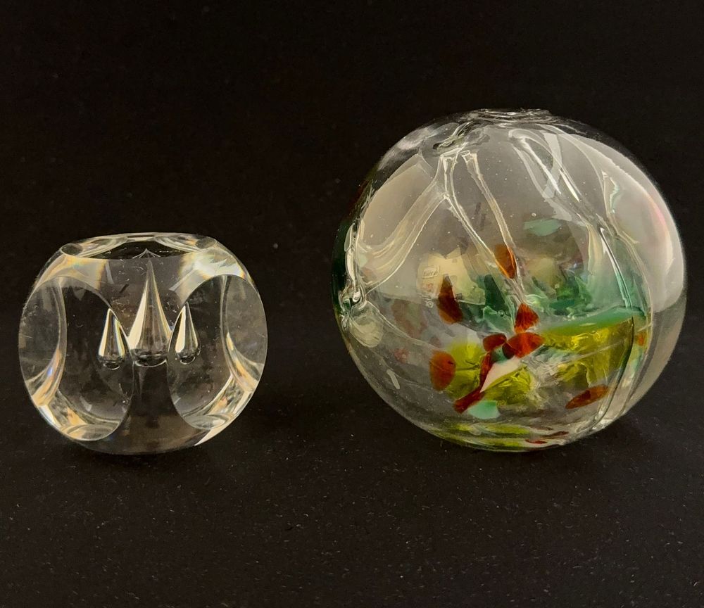 Lot 546: 2 Art Glass Crystal Items