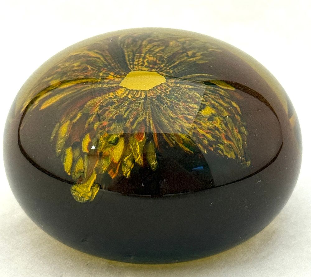 Lot 568: Labino Art Glass Paperweight