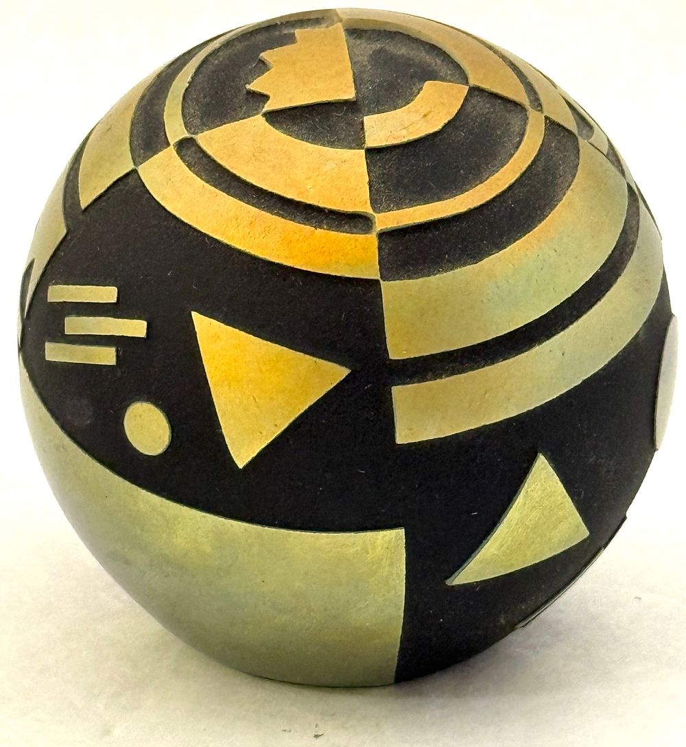 Lot 569: Correia Art Glass Paperweight