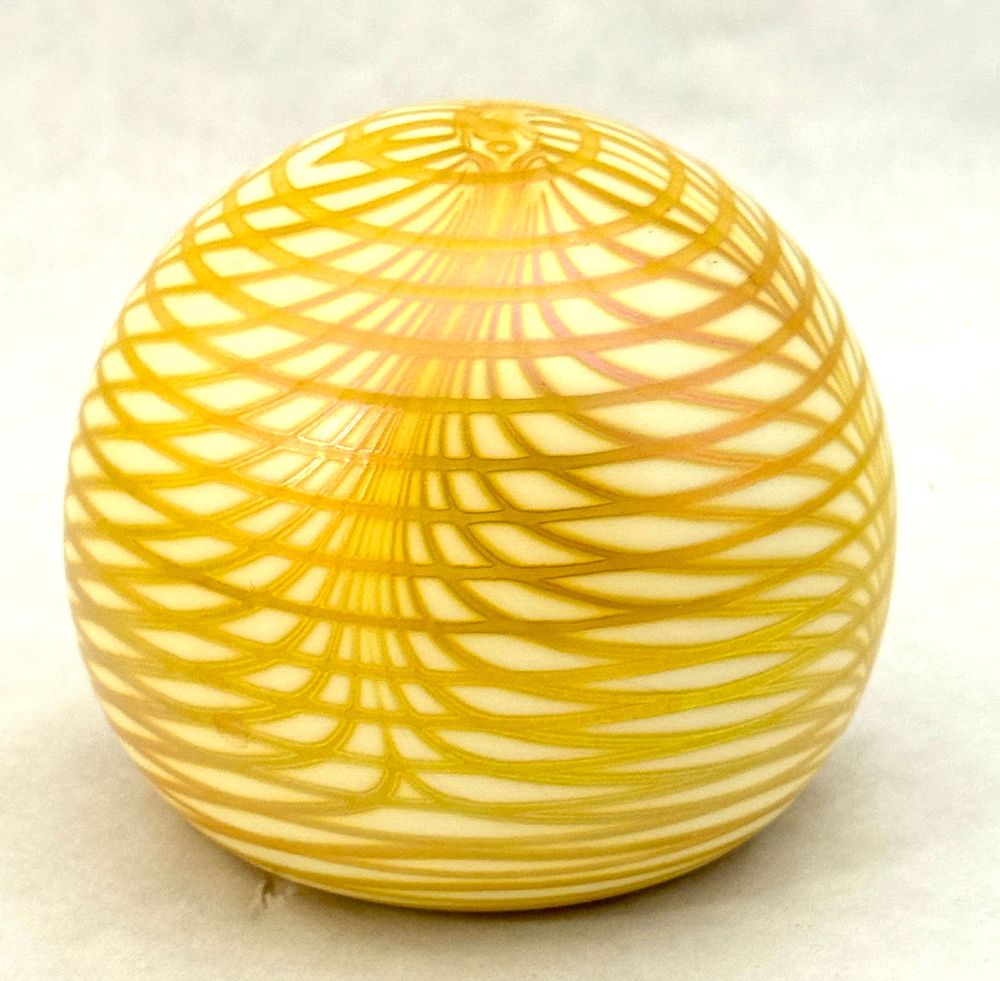 Lot 581: Smyers Art Glass Paperweight