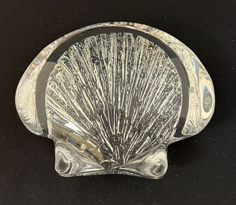 Lot 583: Daum Nancy Shell Paperweight