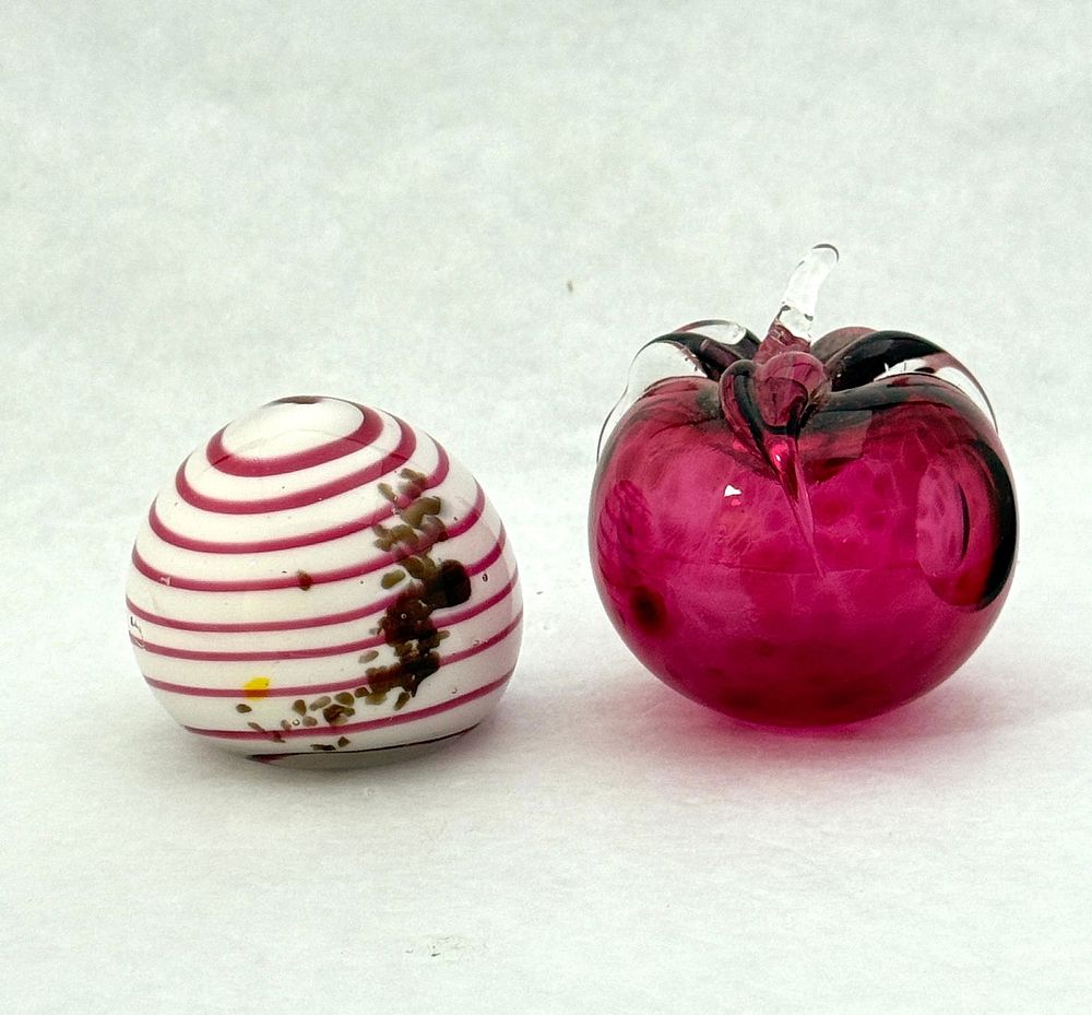 Lot 596: 2 Art Glass Paperweights