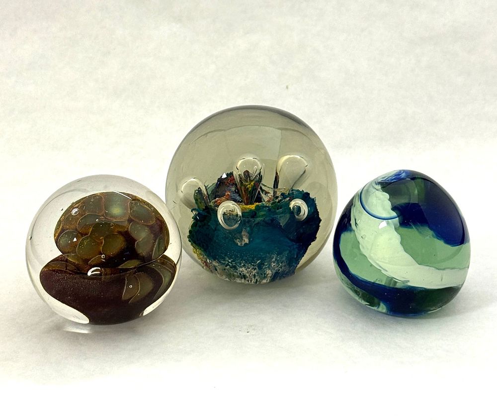 Lot 597: 3 Art Glass Paperweights