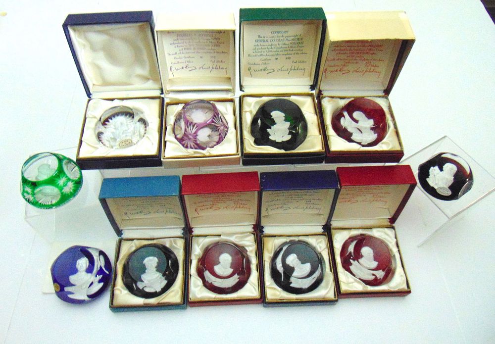 Lot 599: 11 Baccarat and D Albret paperweights