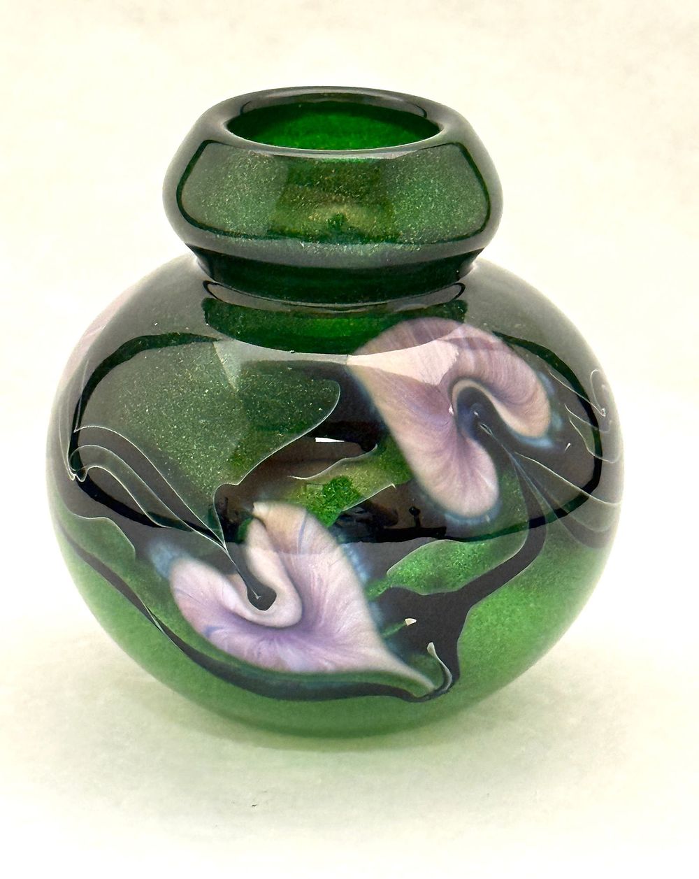 Lot 523: Jerry Heer Green Iridescent Vase