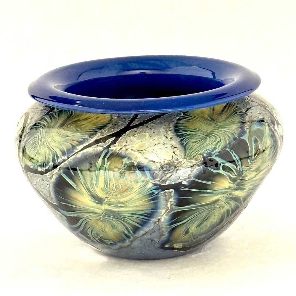 Lot 530: David Lotton Vase