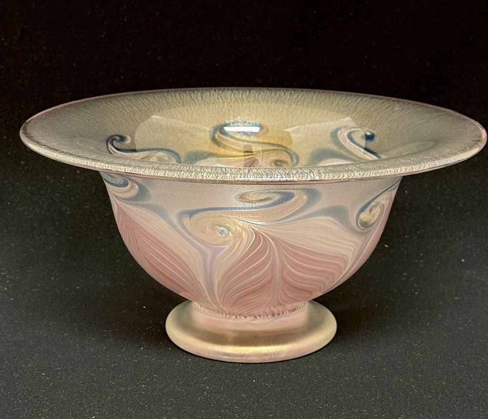 Lot 557: Vandermark Verre de Soie Bowl