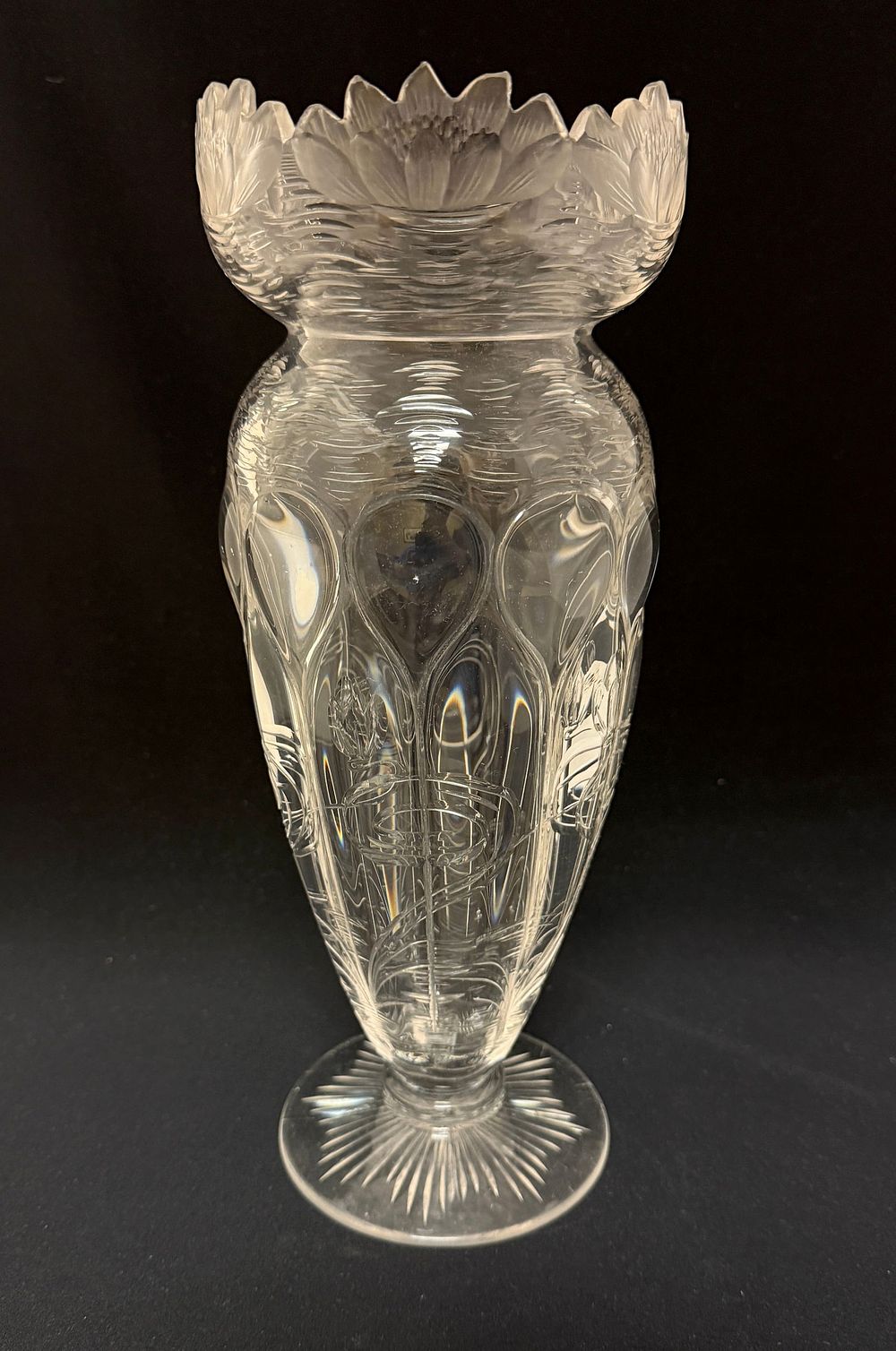 Lot 577: Large Steuben Skeleton Mold Vase